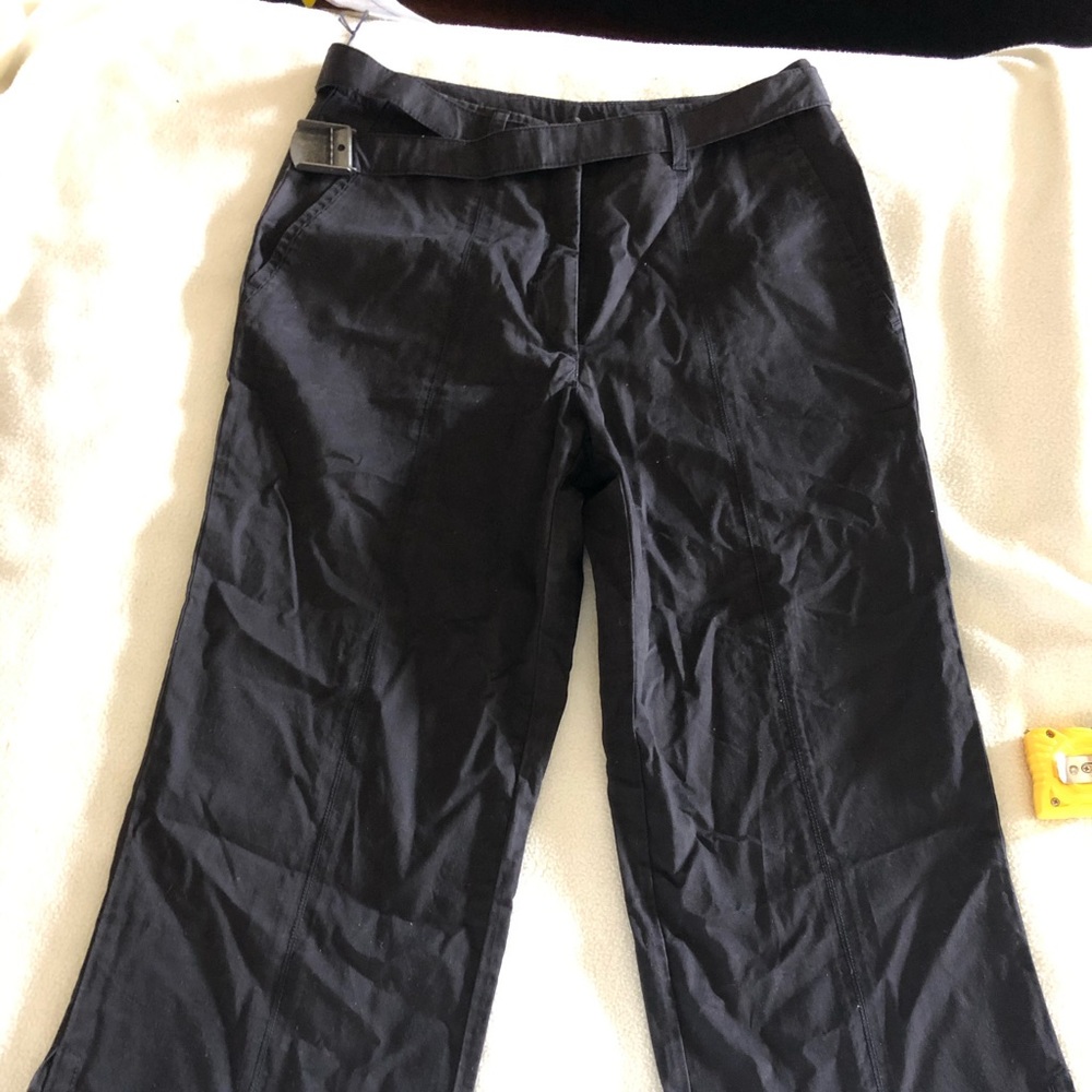 I pair Capri pants